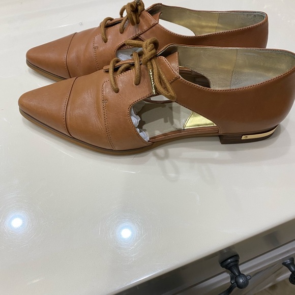 Michael Kors oxfords. Like new condition. - Picture 2 of 3